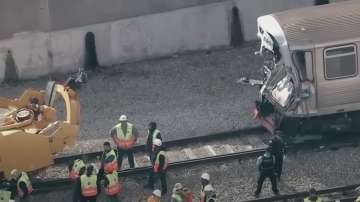 Chicago commuter train crashes