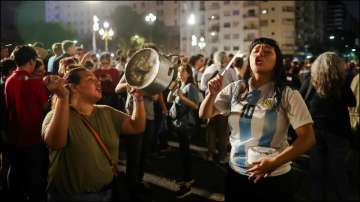 People bang pots outside Argentina Congress to protest against Milei's reforms.