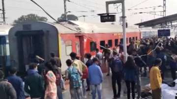 Bihar, Pawan Express train fire, Jaynagar, Madhubani
