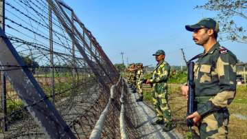 BSF, Bangladeshi smugglers, West Bengal