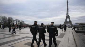 Paris Police investigating the deadly attack on a German tourist near Eiffel Tower 