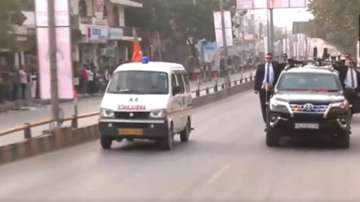 PM Modi convoy, PM MODI CONVOY gives way ambulance, Varanasi roadshow, UTTAR PRADESH VARANASI, PM MO