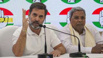 Karnataka CM Siddaramaiah with Rahul Gandhi.