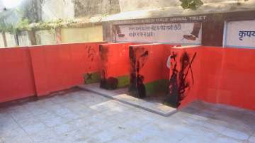 Karnataka Students clean school toilet, karnataka students forced to clean washrooms, Shivamogga dis