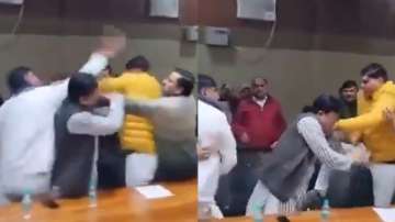 Viral video, trending news, trending stories, Uttar Pradesh, Shamli municipal council fight