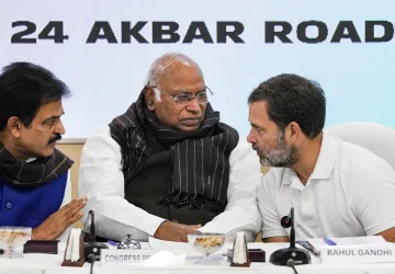 Congress leaders KC Venugopal, Mallikarjun Kharge and Rahul Gandhi