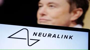 Elon Musk, Elon Musk start-up, Neuralink,  Neuralink implants brain chip, brain chip in human
