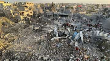 Israel-Hamas war, people killed, UN shelter, tank