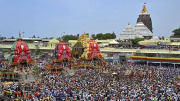 The doors of the temple reopened for devotees as early as 1.40 am to handle the rush on New Year's Day.