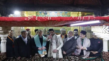 French President Emmanuel Macron, Emmanuel Macron visits Nizamuddin Dargah, Emmanuel Macron in Delhi