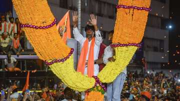 Maratha leader Manoj Jarange Patil leads the Maratha Reservation Fronts march towards Lonavala in Pune.