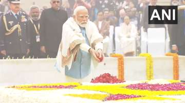 Mahatma Gandhi, Mahatma Gandhi death anniversary, PM Modi, PM Modi pays homage to Gandhiji, Rajghat
