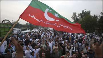 Pakistan, man kills son, Imran Khan, PTI flag