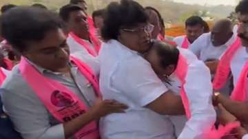 mahmood ali faints in telangana, VIDEO, Ex Telangana Deputy CM Mahmood Ali faints, Republic Day cele