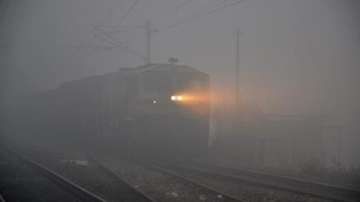 Cold wave, trains running late, Delhi