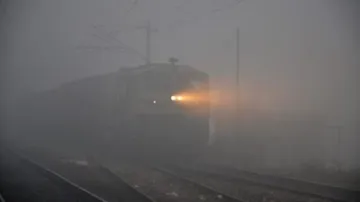 Cold wave, trains running late, Delhi