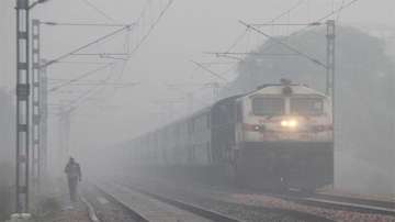 Train status, trains delayed, trains running late, flights delayed, Delhi cold wave, Delhi winters