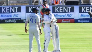 Virat Kohli hugs Dean Elgar.