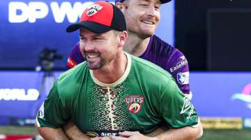 Bromance between Colin Munro and Martin Guptill before match No. 13 in the ILT20 2024.