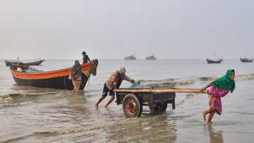 Tamil Nadu news, Tamil Nadu, Sri Lankan Navy, Sri Lankan Navy apprehends 23 fishermen, Rameswaram, M