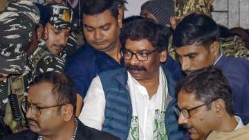 Former Jharkhand CM and JMM leader Hemant Soren being taken to custody by Enforcement Directorate (ED) officials after he was produced before a PMLA court in a money laundering case, in Ranchi. (File photo)