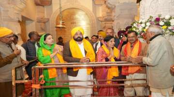 Arvind Kejriwal and Bhagwant Mann with their families at Ram Mandir in Ayodhya