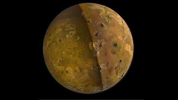  jupiter, jupiter moon Io, nasa capture image of jupiter moon, jupiter moon surface, nasa juno, tech
