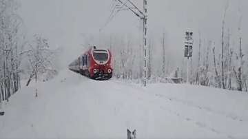 jammu kashmir snowfall, Ashwini Vaishnaw, scenic beauty of Baramulla Banihal train, heavy snowfall, 