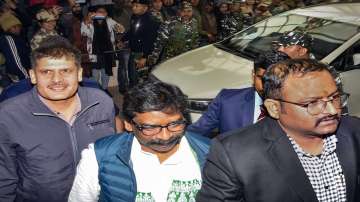 Former Jharkhand CM and JMM leader Hemant Soren being produced before a PMLA court following his arrest by Enforcement Directorate officials in a money laundering case in Ranchi.
