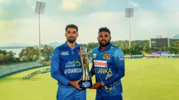 Ibrahim Zadran and Wanindu Hasaranga with T20I series trophy.