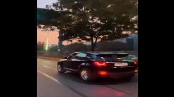 Noida car viral video, Man throws cash from luxury range rover car in noida, group of men throws hea