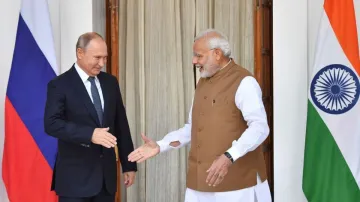  Indian Prime Minister Narendra Modi welcomes Russian President Vladimir Putin