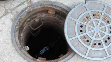 Mumbai: One dead, 4 injured after falling into open drain in Sewri