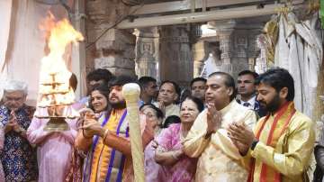 Reliance Industries Chairman and MD Mukesh Ambani offer prayers at Dwarkadhish temple in Gujarat