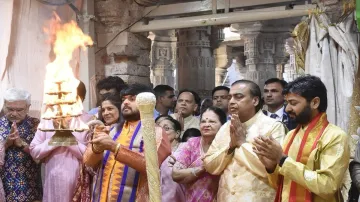 Reliance Industries Chairman and MD Mukesh Ambani offer prayers at Dwarkadhish temple in Gujarat