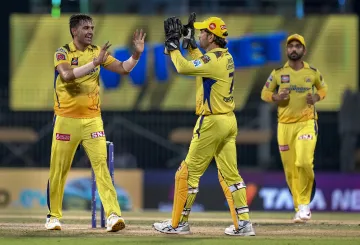 MS Dhoni celebrates with Deepak Chahar.