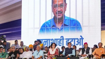 Shiv Sena (UBT) chief Uddhav Thackeray, SP chief Akhilesh Yadav, AAP leader Gopal Rai, Congress leader Priyanka Gandhi Vadra, CPI(M) General Secretary Sitaram Yechury, TMCs Derek OBrien and PDP chief Mehbooba Mufti during I.N.D.I.A. blocs Loktantra Bachao Rally.