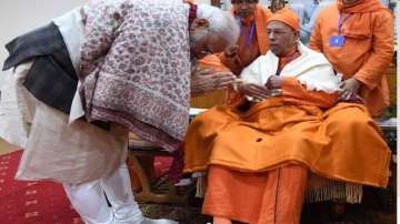 PM Modi and Ramakrishna Mission president Swami Smaranananda