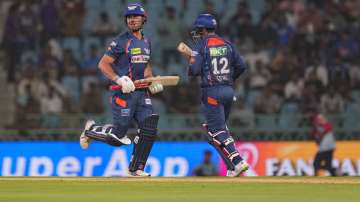 Marcus Stoinis and Quinton de Kock batting for Lucknow Super Giants.
