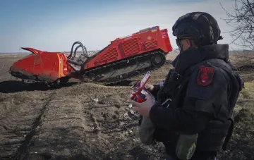 A Ukranian army personnel operating a war equipment. 