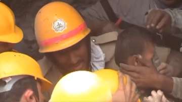 Karnataka news, Karnataka Toddler trapped in 16 feet deep borewell rescued, toddler rescued in karna