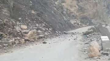 Jammu-Srinagar national highway blocked.
