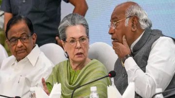 Mallikarjun Kharge, Sonia Gandhi, Congress, Naseem Khan