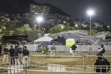 Strong winds topple stage at campaign rally in northern Mexico