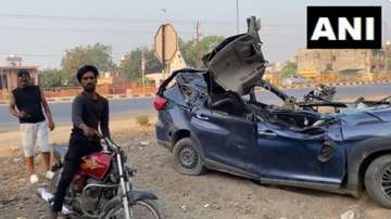  Six killed, one injured in vehicle collision on Delhi-Lucknow Highway 