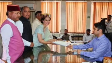 kangana files nomination