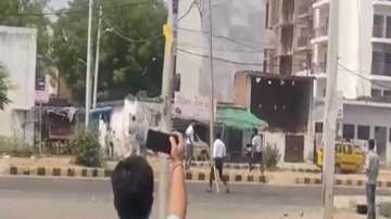 Uttar Pradesh NEWS, Stones pelted shots fired scooter hit property dealer car in Lucknow, WATCH VIDE