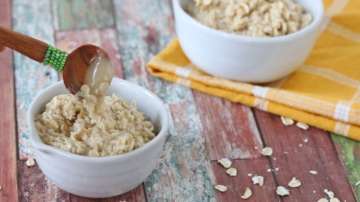 Try oatmeal face masks and learn the benefits