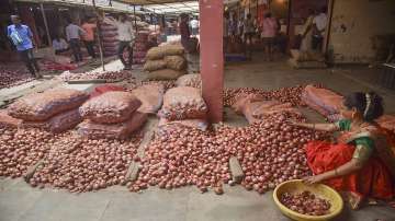 Government lifts ban on onion exports, onion exports, govt imposes minimum export price of USD 550 p