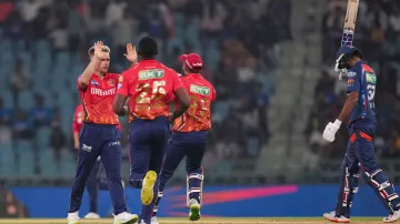 Sam Curran celebrates a wicket with his teammates.